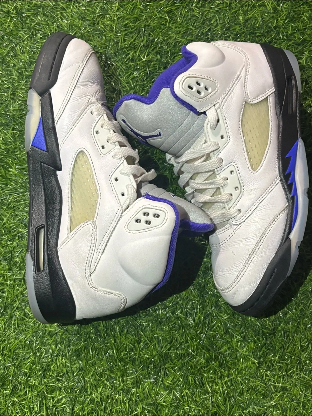 Jordan Men’s White and Purple Basketball Sneakers